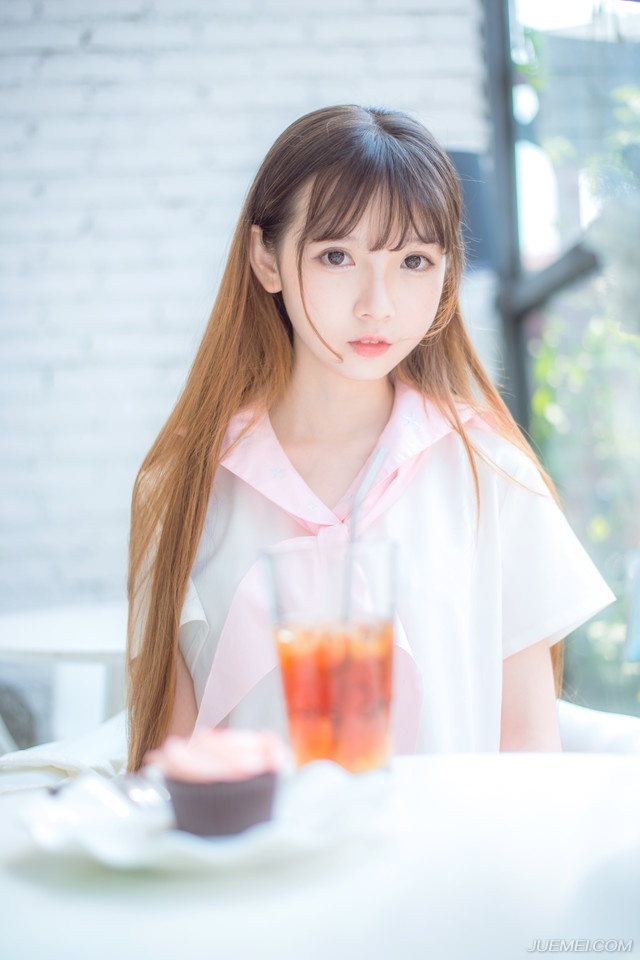 戏，这么演，叫戏，那么演，也叫戏，这一场下了，那一场上来，看戏的，是自己，上台的，也是自己。你是自由的，你有权利以自己的方式表达自己的路。他人喜不喜欢你走出来的路，不是你的事情，因为，毕竟，你没有强迫任何人。