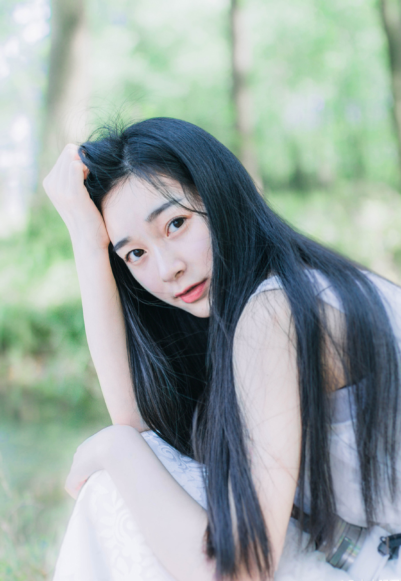 友谊真是一样最神圣的东西，不仅值得特别推崇，而是值得永远赞扬。